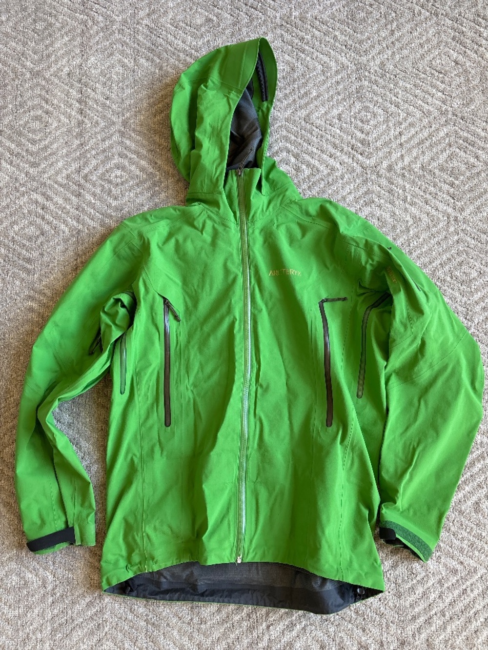 Men’s arcteryx hardshell jacket